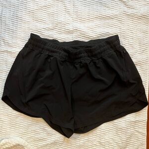 Lululemon women’s size 18 Track That Mid-Rise Lined Short 5" in black